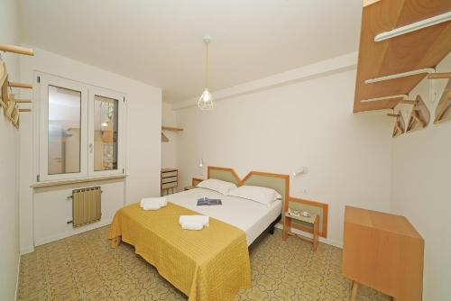 One-Bedroom Apartment Comfort with Balcony or Terrace image 4