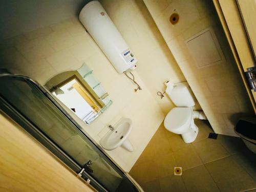 One-Bedroom Apartment image 9