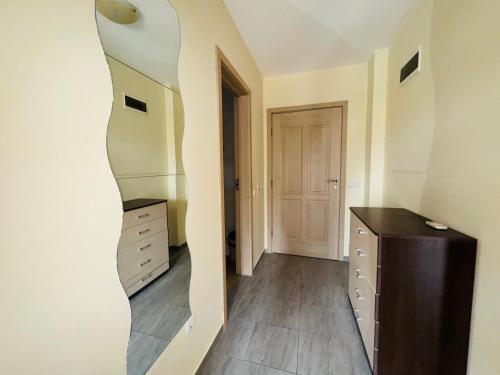 One-Bedroom Apartment image 6