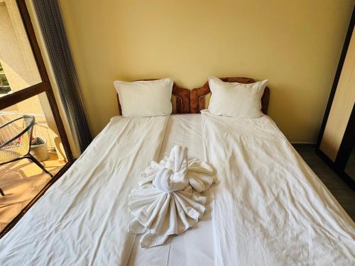 One-Bedroom Apartment image 4
