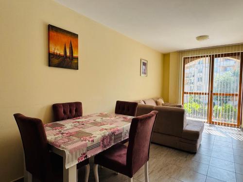 One-Bedroom Apartment image 3