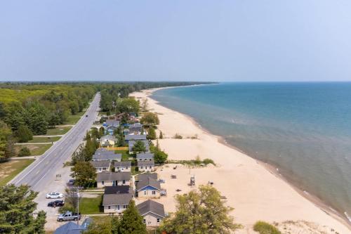 Updated Studio Style room on Lake Huron - image 3