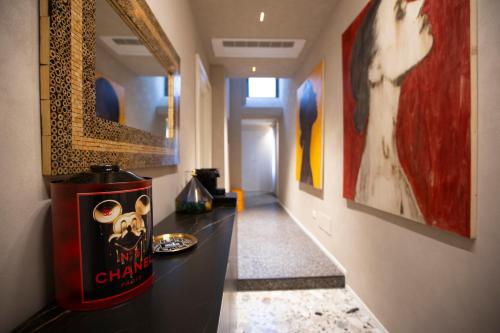 Reverse Art Hotel in วาสโต