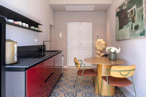 Reverse Art Hotel in วาสโต