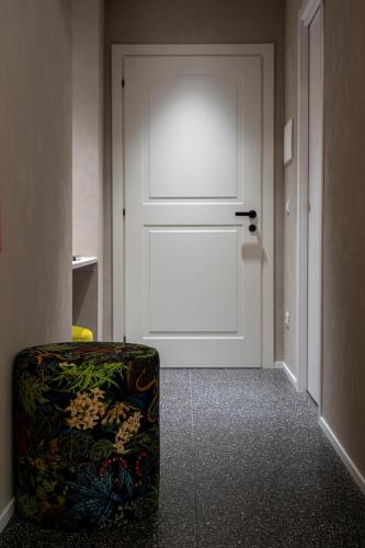 Reverse Art Hotel in วาสโต