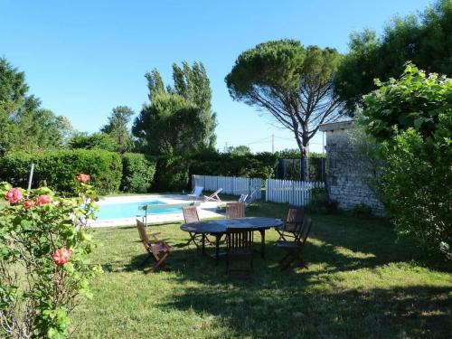 Charming Home with Pool Near Royan & Beaches gîte à louer Chaillevette