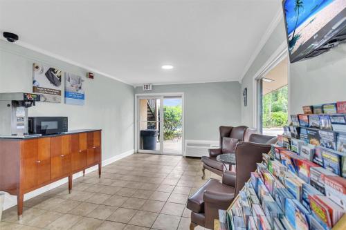 ล็อบบี้, Motel 6 Summerville, SC – Charleston in ซัมเมอร์วิลล์ (SC)