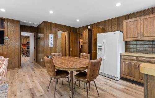 Twin Oaks B - image 13