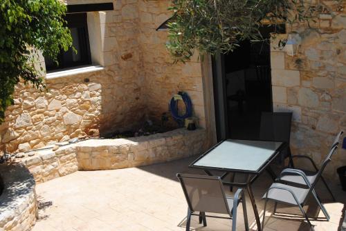 Stone House by the Sea in Voukolies