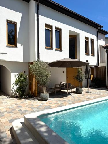 Villa Sevdah - apartments in the city centre, with pool and free parking