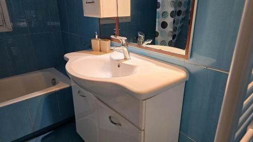 Eleni Blue View - Comfort Stay in 盧特拉奧萊亞斯厄倫尼斯