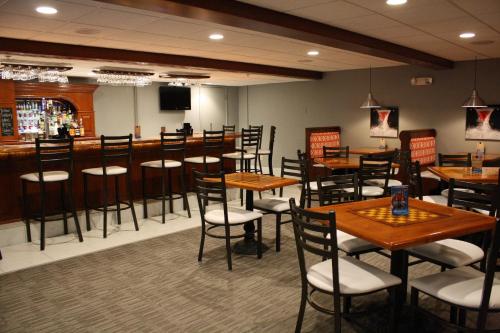 สิ่งอำนวยความสะดวกเพื่อการสันทนาการ, Schoenbrunn Inn in นิวฟิลาเดลเฟีย (OH)