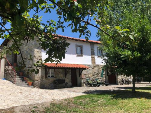 Casa Sequeira de São José - Gerês (Casa Sequeira de Sao Jose - Geres) in โกวิเด