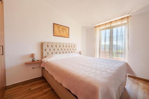 Big Hill Apartment 2 in Trojica