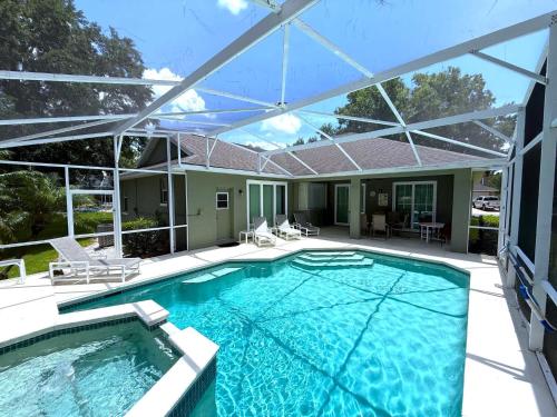 Golf Course Views Large Pool Deck Villa in Southern Dunes in Haines City, USA