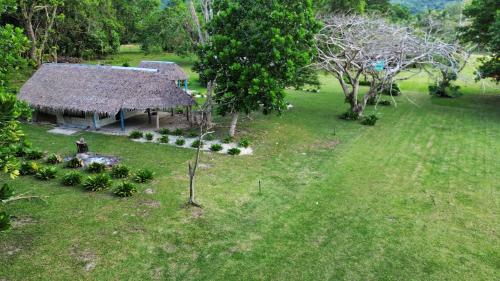 Lonnoc ocean view beach bungalows in Hog Harbour