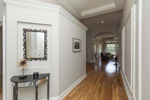Beautiful 3-2 Family home w large lanai in World Golf
