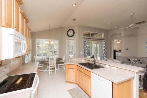 Beautiful 3-2 Family home w large lanai in World Golf