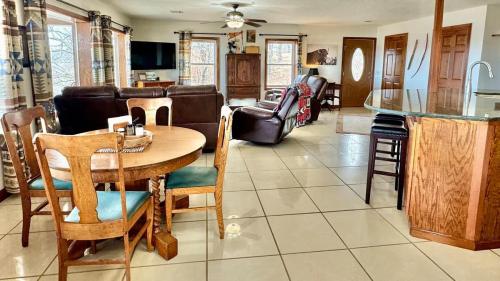 Buffalo Cabin Gorgeous Illinois River view in 塔勒闊