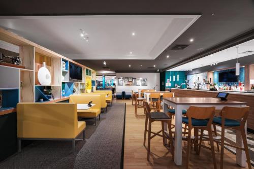 Holiday Inn Leeds Brighouse By IHG - 바/라운지