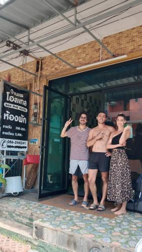 Banphe​ Hostel near Ban Phe Market