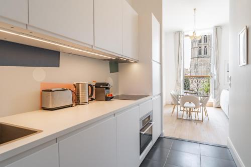 Appartement Place Pey Berland avec balcon et parking, Bordeaux (photo 10)