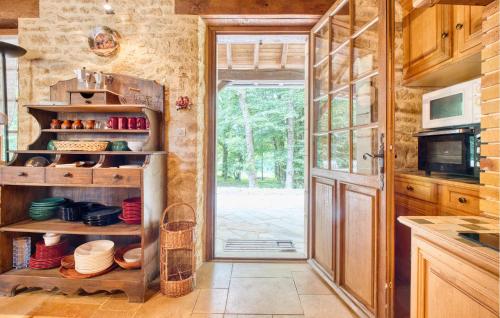 virtuve, Charmante Maison Avec Piscine in Archignac