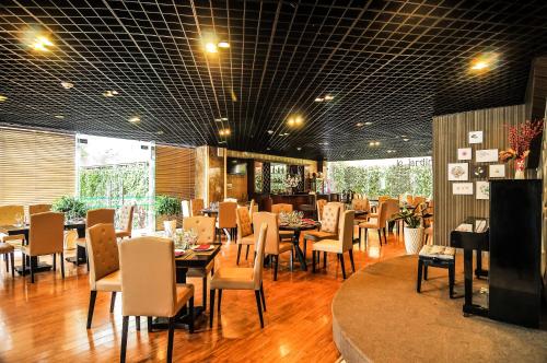 Restaurant, Muong Thanh Holiday Vung Tau Hotel near White Palace
