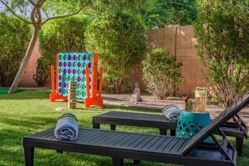 Spacious Home with Games Hot Tub and Backyard Fun near คาสิโน อริโซนา-แม็คเคลลิพ