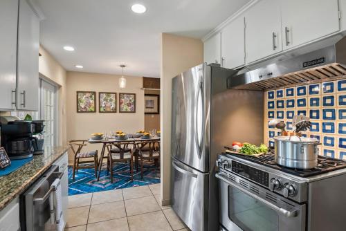 Spacious Home with Games Hot Tub and Backyard Fun near คาสิโน อริโซนา-แม็คเคลลิพ