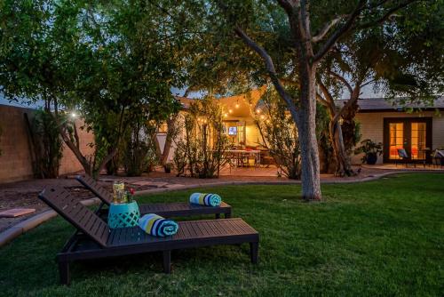 Spacious Home with Games Hot Tub and Backyard Fun near คาสิโน อริโซนา-แม็คเคลลิพ