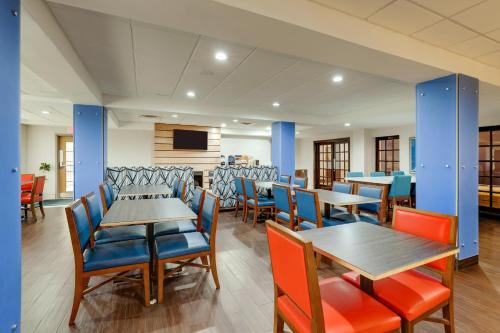 Holiday Inn Express Hotel & Suites- Gadsden an IHG Hotel - image 12