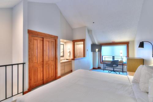 Wedgewood Lodge in Four O'Clock
