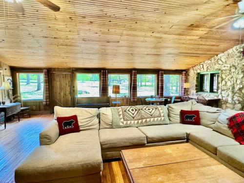 Eagle Rock Cabin Illinois River view in 塔勒闊