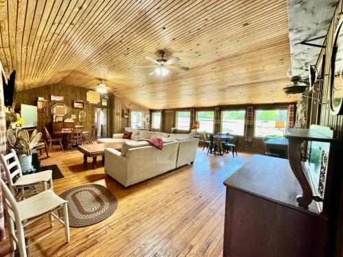 Eagle Rock Cabin Illinois River view in 塔勒闊