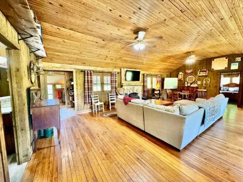 Eagle Rock Cabin Illinois River view in 塔勒闊