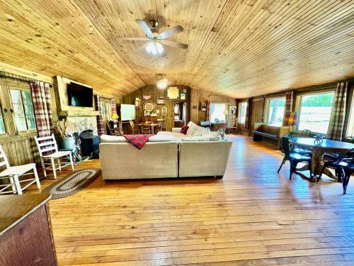 Eagle Rock Cabin Illinois River view in 塔勒闊