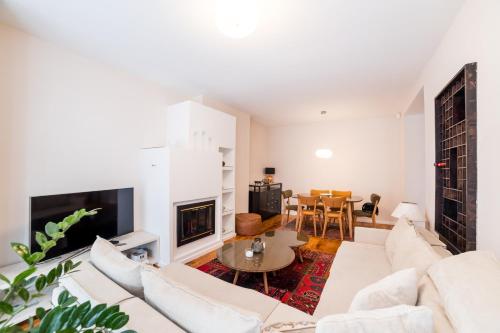 Maison Eleven Central 2-Bedroom Apartment with Balcony and Private Parking