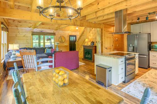 Blue Ridge Mtns Retreat w/ Views, 1 Mi to Parkway! in Ararata (VA)