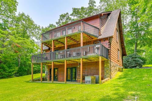 Blue Ridge Mtns Retreat w/ Views, 1 Mi to Parkway! in Ararata (VA)