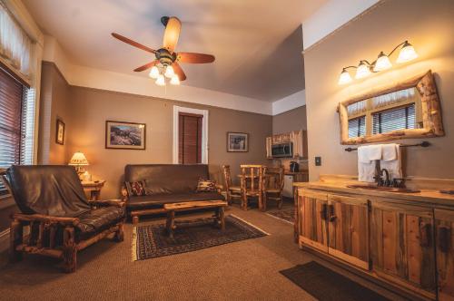 โรงแรมเซนต์ เอลโม (St. Elmo Hotel) in อูเรย์ (โคโลราโด)