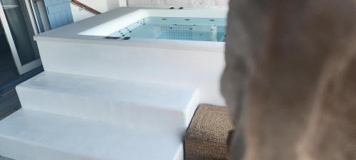 Island Magic - Seaview Villa with Jacuzzi Pool, Ambelas (fotografie 10)