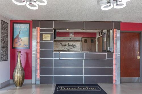 ล็อบบี้, ทราเวลลอดจ์ บาย วินด์แฮม มิสกีกอน (Travelodge by Wyndham Muskegon) in มิสกีกอน (MI)