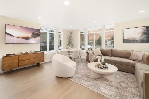 Modern Townhome with Rooftop Deck, Walk to Greenlake – khách sạn tại Tây Bắc Seattle