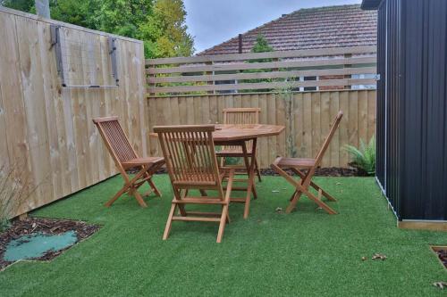 Cosy 2BR House in Awaroa Road, Auckland (foto 8)