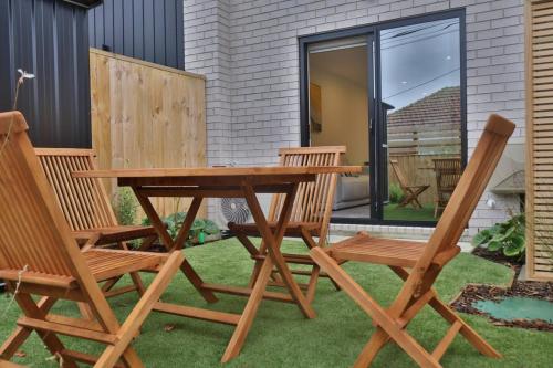 Cosy 2BR House in Awaroa Road, Auckland (foto 9)