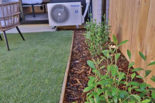 Cosy Studio in Awaroa Road in هندرسون