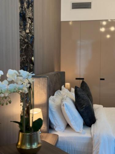Stylish 2BR - Burj Khalifa - Waterfront View - Fully Furnished, Dubaï (photo 9)
