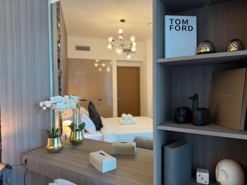 Stylish 2BR - Burj Khalifa - Waterfront View - Fully Furnished - image 11