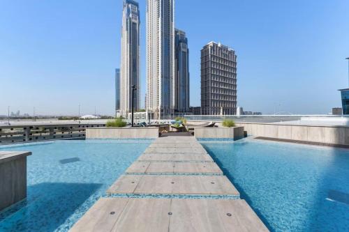 Stylish 2BR - Burj Khalifa - Waterfront View - Fully Furnished - image 4